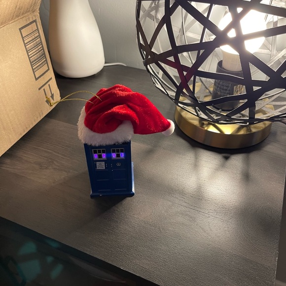 Dr who Tardis lighted ornament - Picture 3 of 5